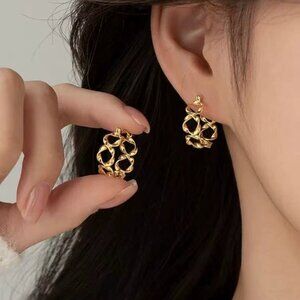 Elegant Gold Knot Earrings